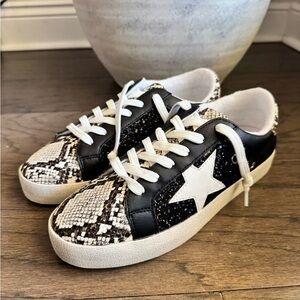 Kellparker Sneakers Size 9 – Black Glitter Star & Snakeskin – NWOT